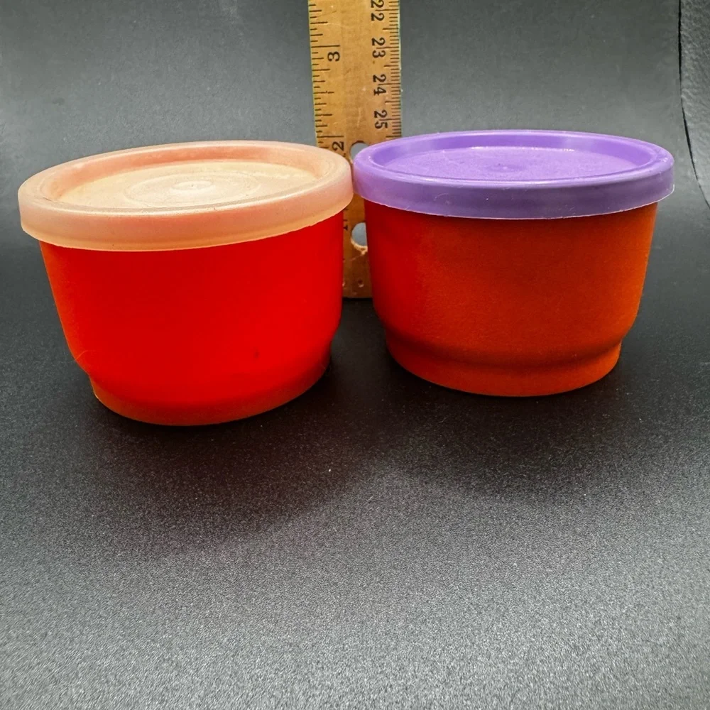 6  Vintage Small Containers With Lids 2 Generic and 4 Tupperware